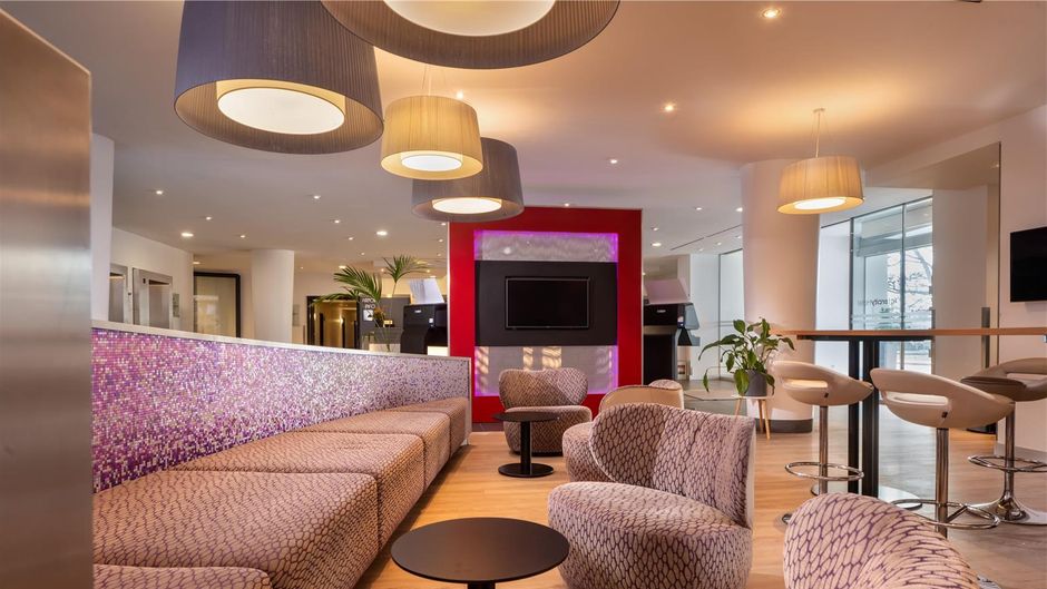 IntercityHotel Frankfurt Airport Lobby
