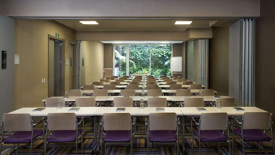 100 Luxury Suites Meeting
