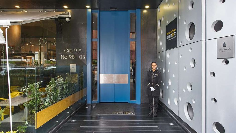 100 Luxury Suites Exterior