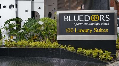 100 Luxury Suites