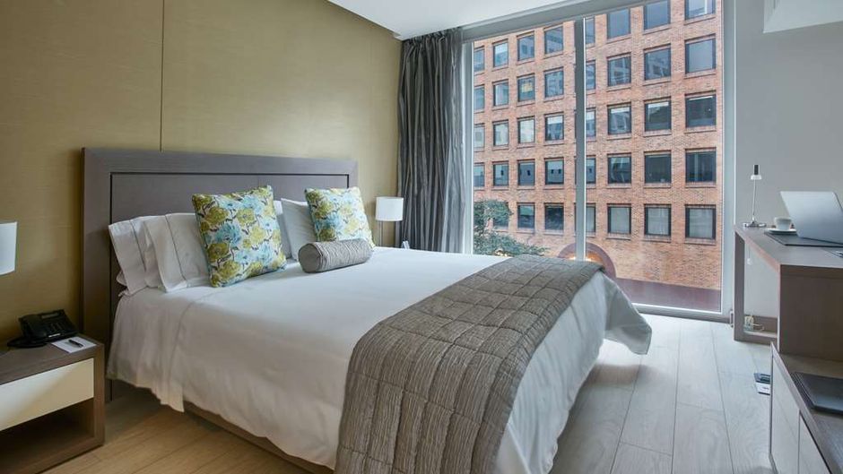 100 Luxury Suites Room