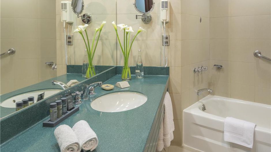 Delfines Hotel & Convention Center Suite