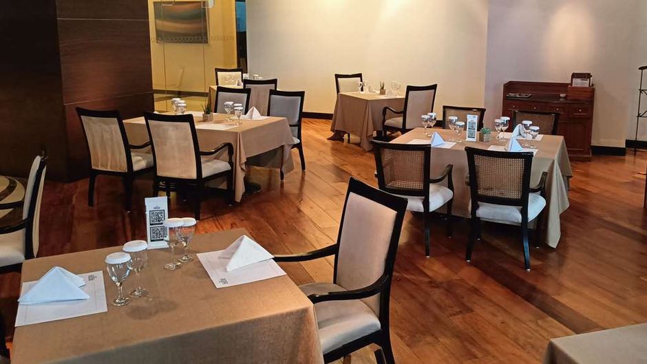 Discovery Suites Manila Restaurant