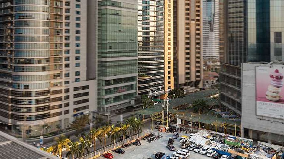 Discovery Suites Manila Exterior