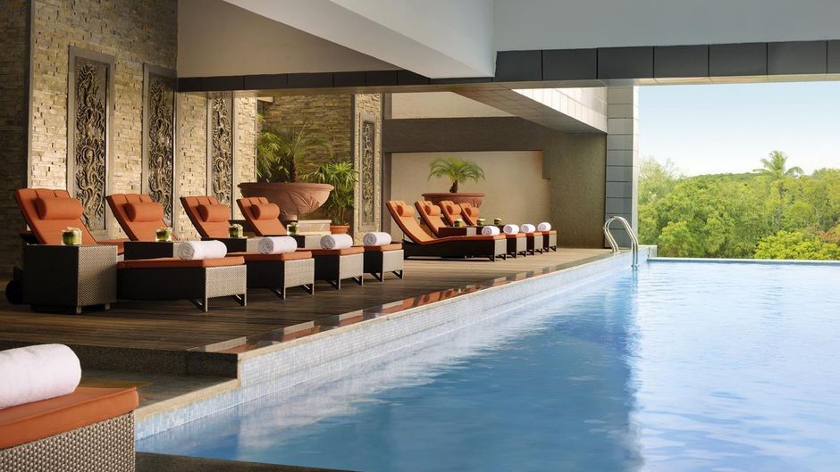 Gokulam Grand Hotel & Spa, Bangalore Pool