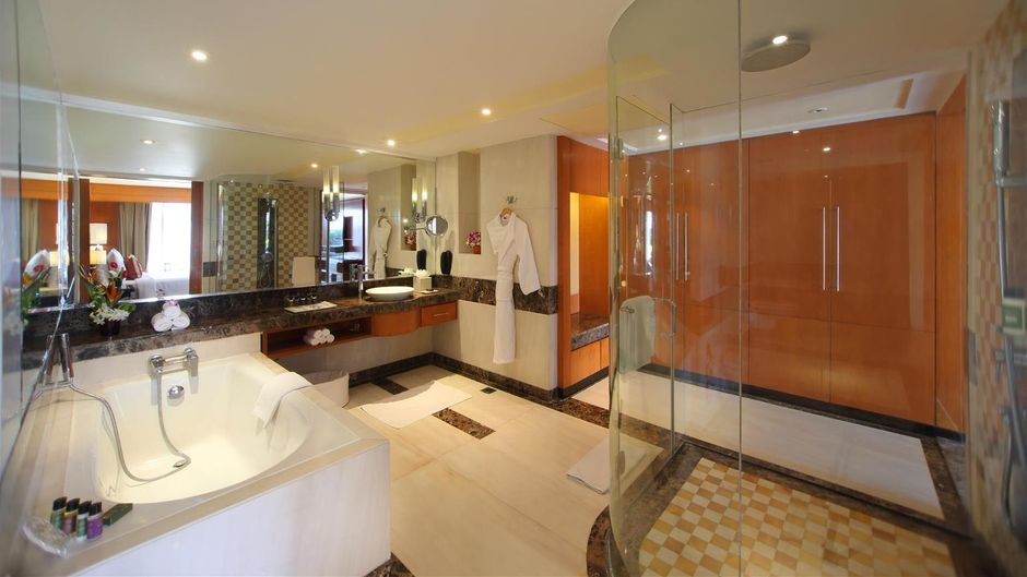 Gokulam Grand Hotel & Spa, Bangalore Room