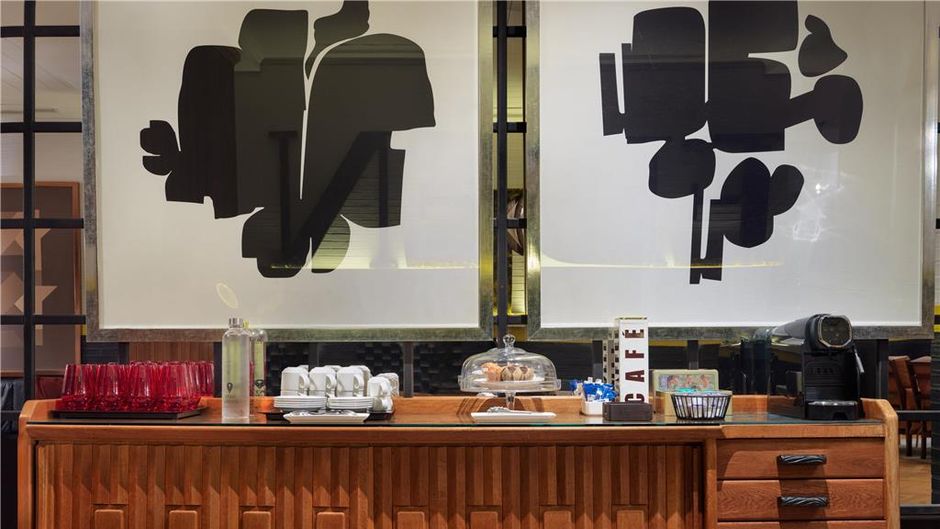 H10 Metropolitan Lobby