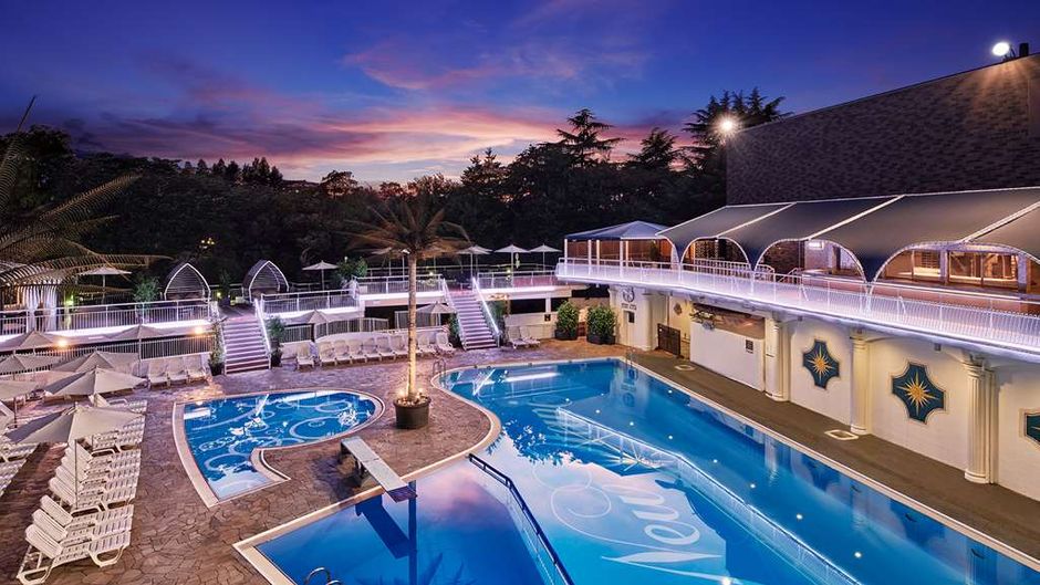 Hotel New Otani Tokyo - the Main Pool