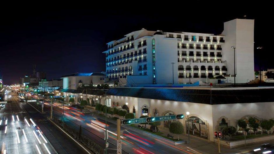 HS HOTSSON Hotel Leon Exterior