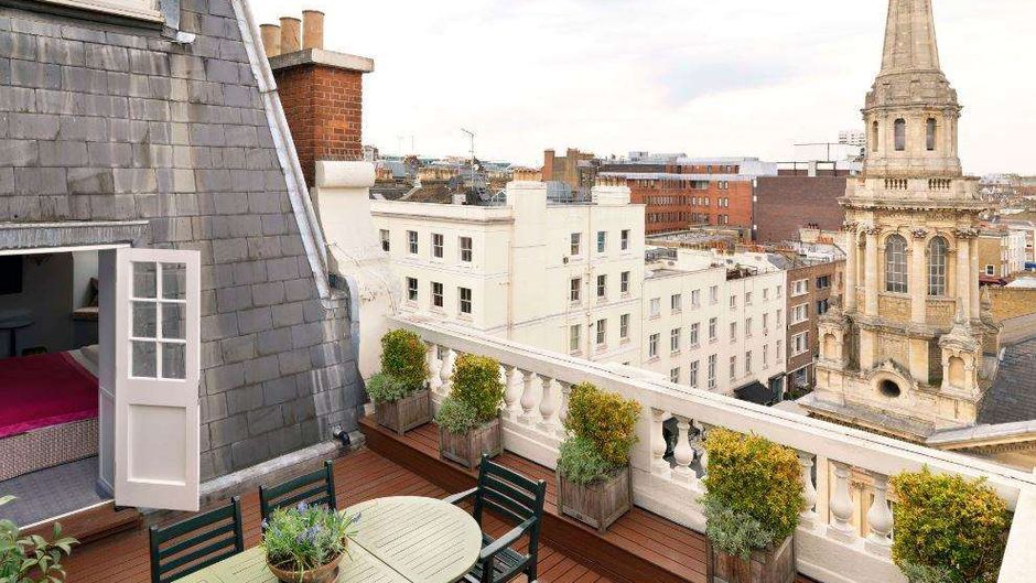 The Mandeville Hotel Exterior