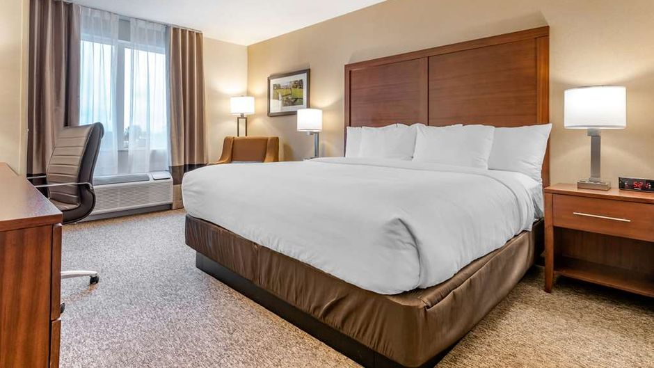 Comfort Inn and Suites Goderich Room