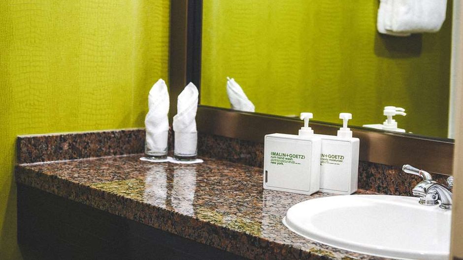 Summit Lodge & Spa Room
