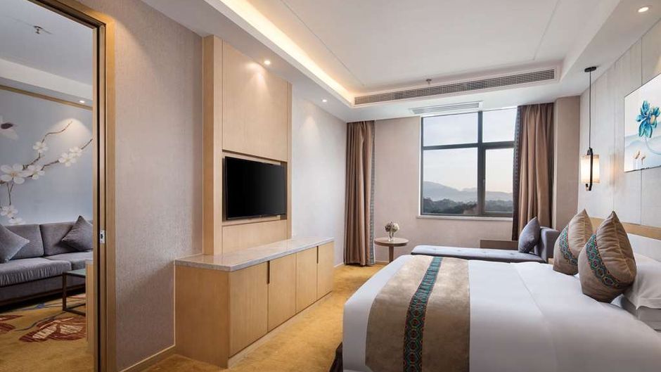 Ramada Plaza by Wyndham Enshi Suite