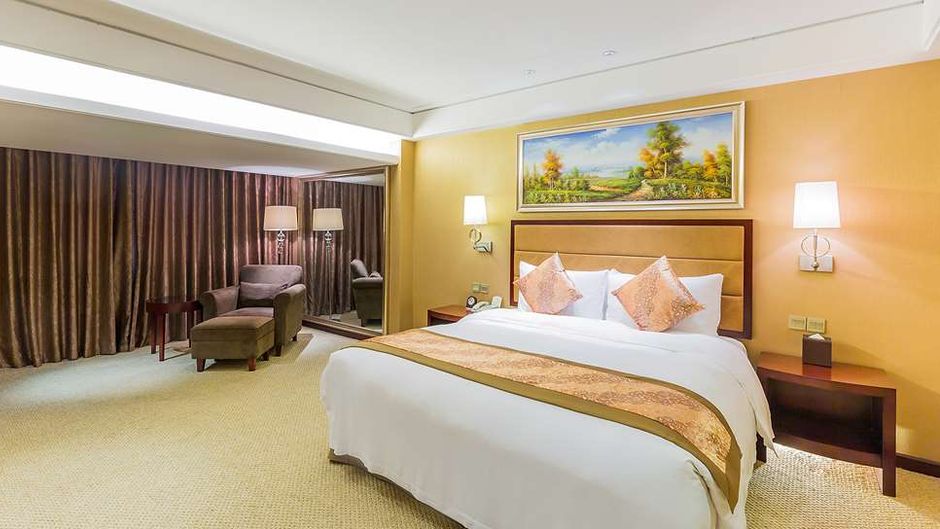 Grand Metropark North York Hotel Suite