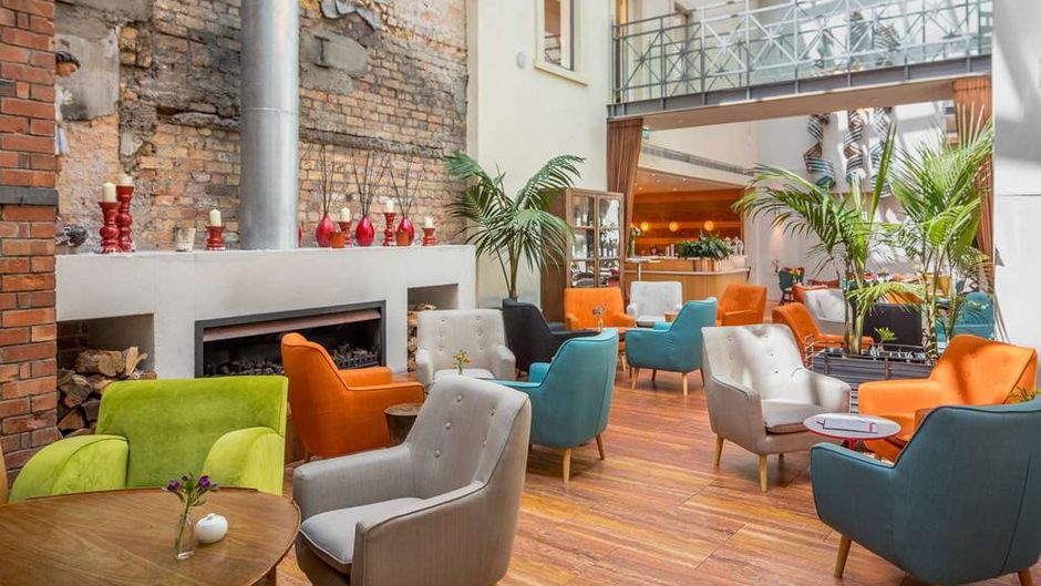Hotel DeBrett Lobby