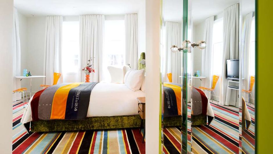 Hotel DeBrett Room