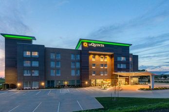 La Quinta Inn & Suites