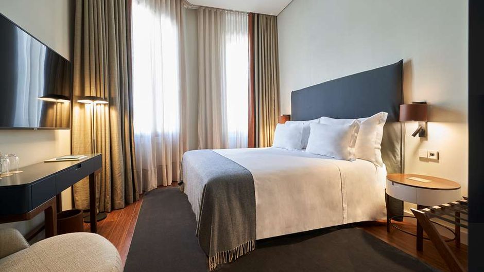 Portobay Flores Room
