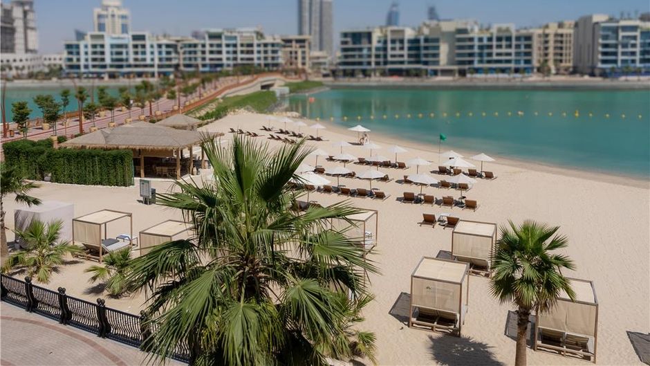 Hilton Doha The Pearl Beach