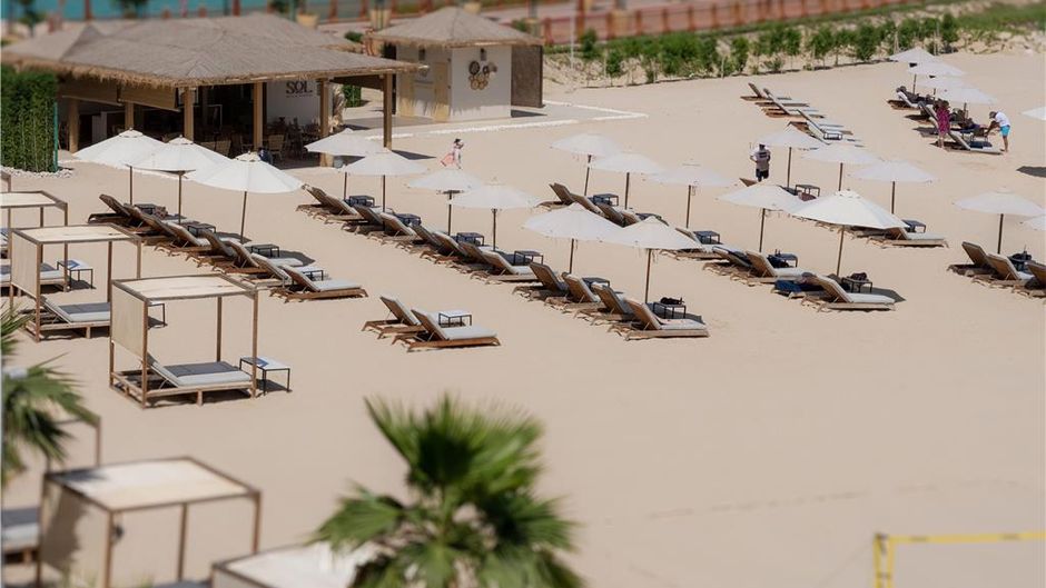 Hilton Doha The Pearl Beach