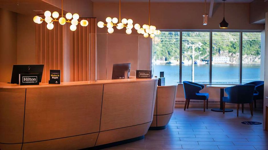 DoubleTree by Hilton Harbourview Lobby