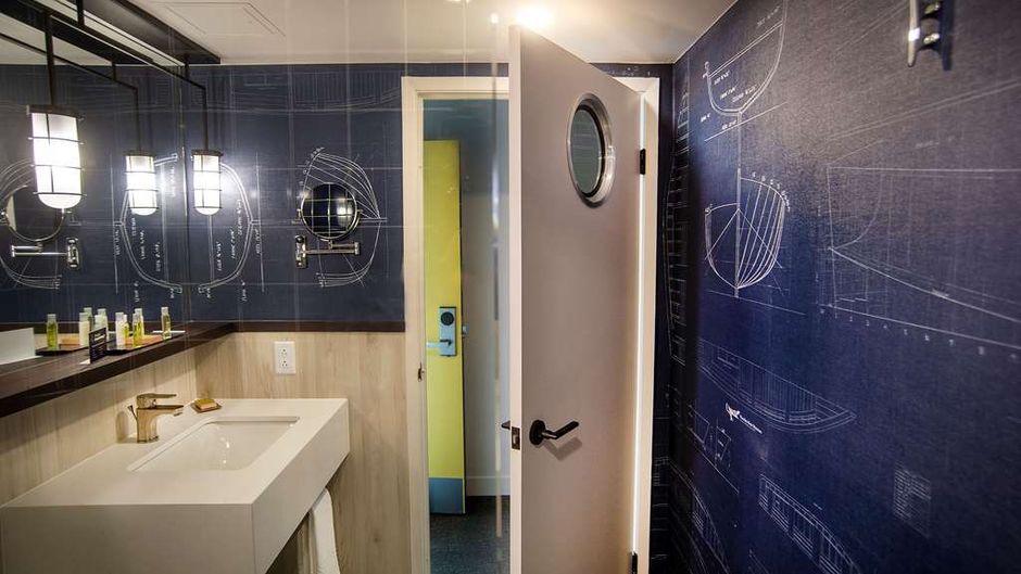DoubleTree by Hilton Harbourview Room