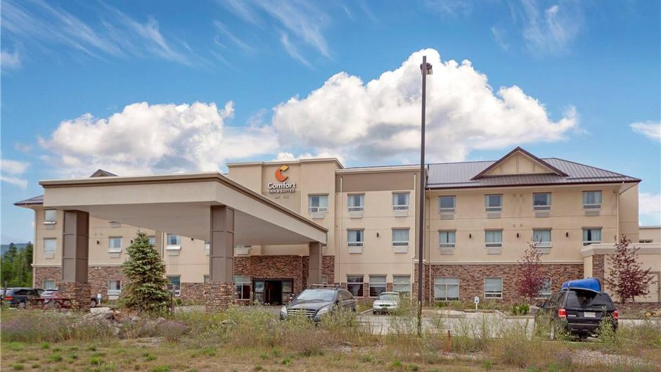 Comfort Inn & Suites Valemount Exterior