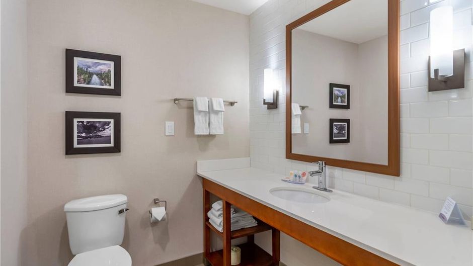 Comfort Inn & Suites Valemount Suite