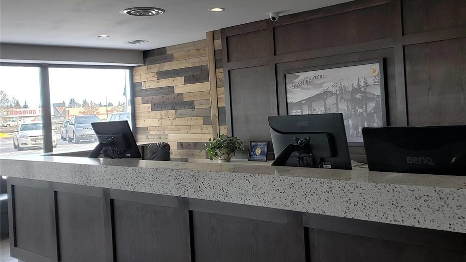 Super 8 by Wyndham Spruce Grove Lobby