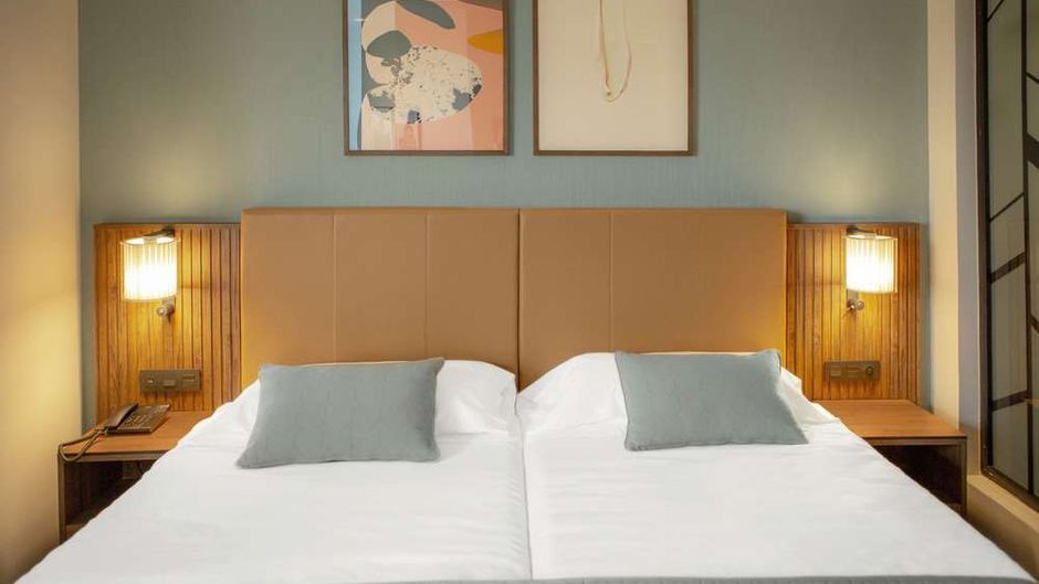Hotel RIU Plaza Espana Room