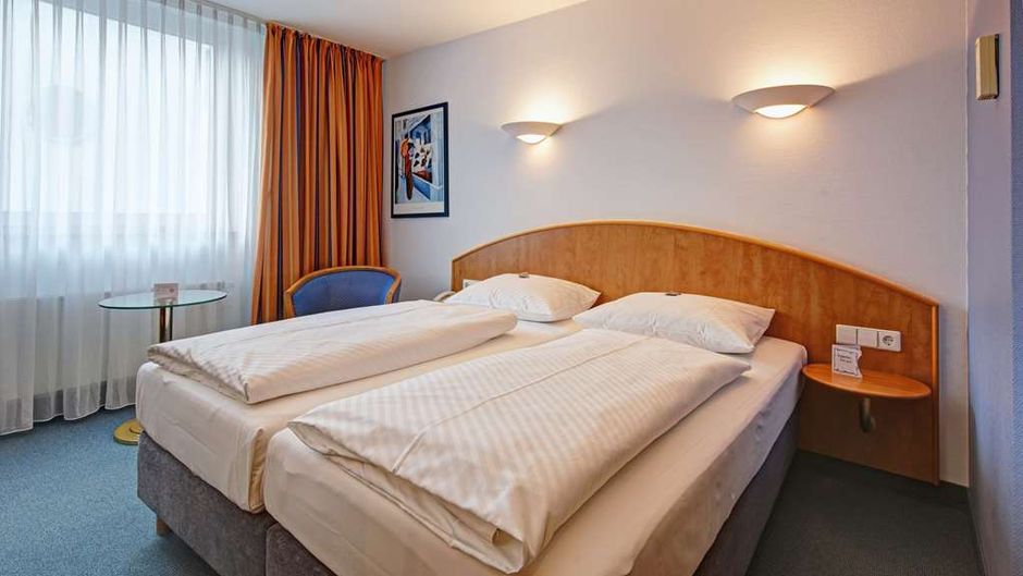 Hotel Schwanen Stuttgart Airport Room