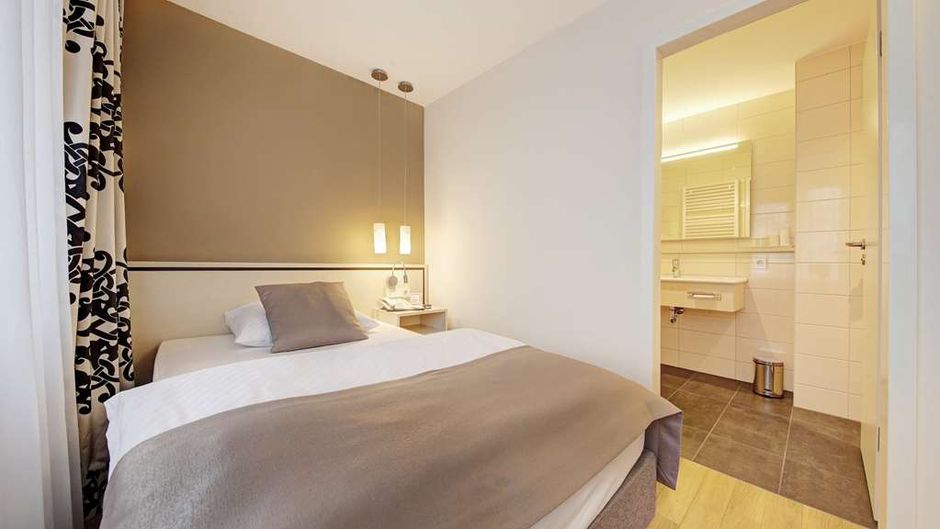Hotel Schwanen Stuttgart Airport Room