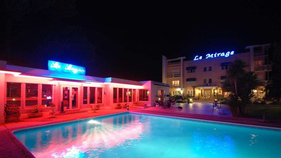 Hotel Le Mirage Pool