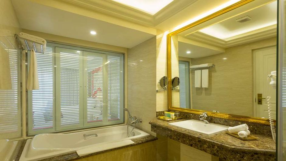 The Grand Kandyan Suite
