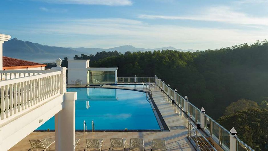 The Grand Kandyan Pool
