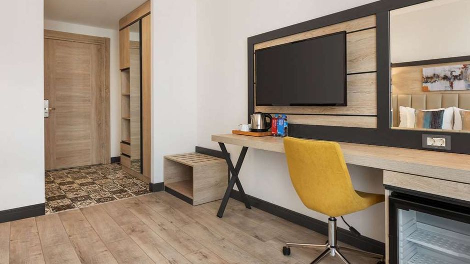 Ramada Encore by Wyndham Basin Express Room