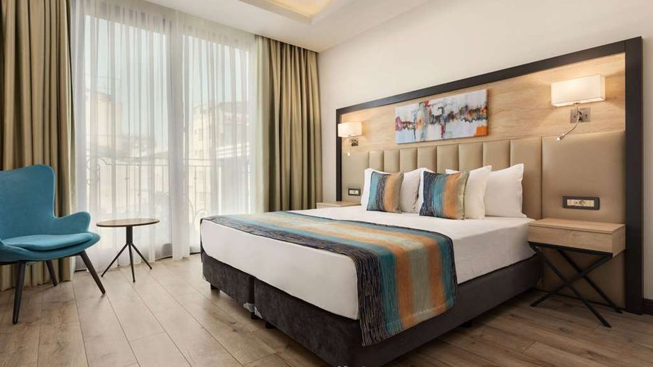 Ramada Encore by Wyndham Basin Express Room