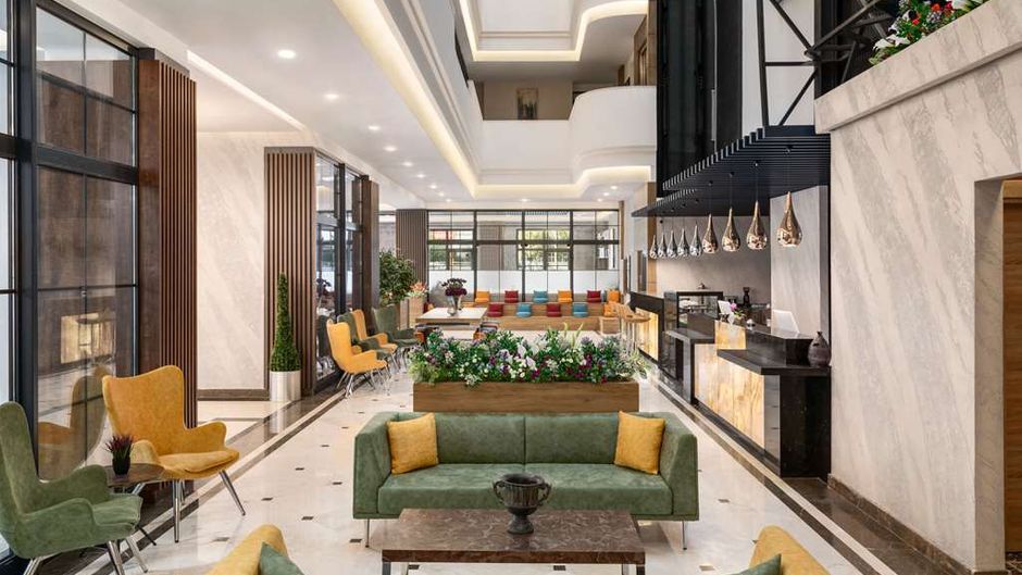 Ramada Encore by Wyndham Basin Express Lobby