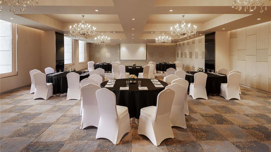 Grand Mercure Bengaluru at Gopalan Mall Meeting