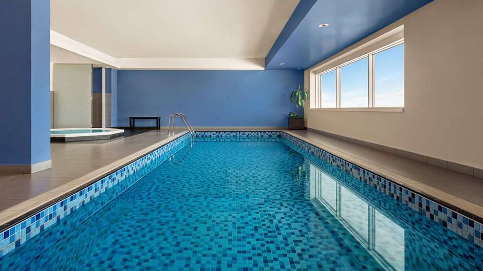 Ramada Plaza by Wyndham Dubai Pool
