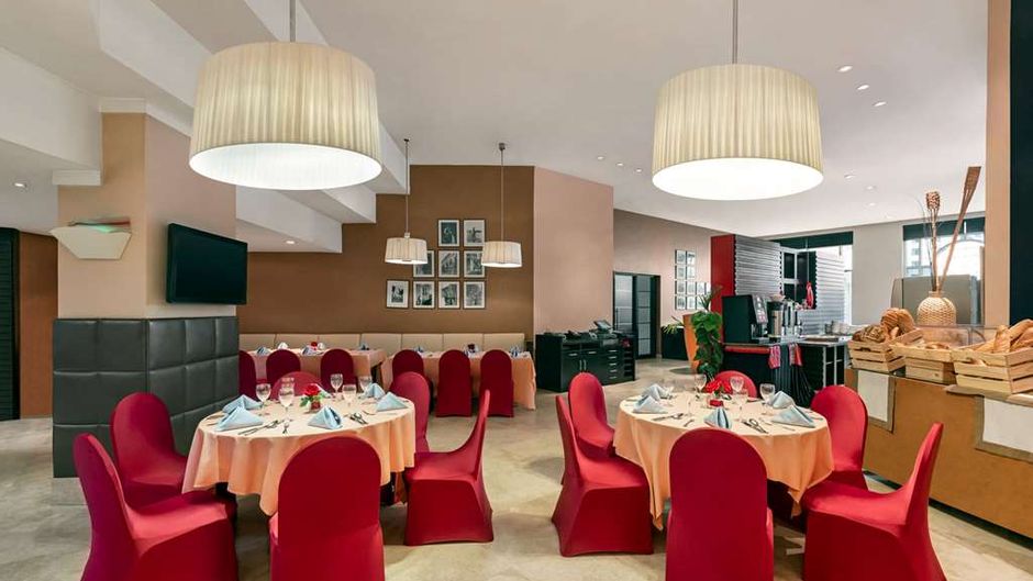 Ramada Plaza by Wyndham Dubai Restaurant