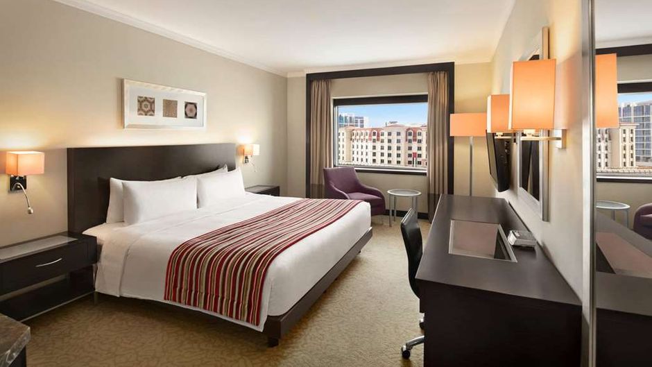 Ramada Plaza by Wyndham Dubai Room