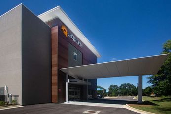 La Quinta Inn & Suites by Wyndham