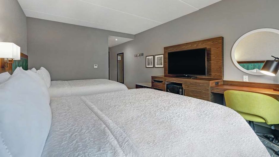 Hampton Inn Peterborough Room