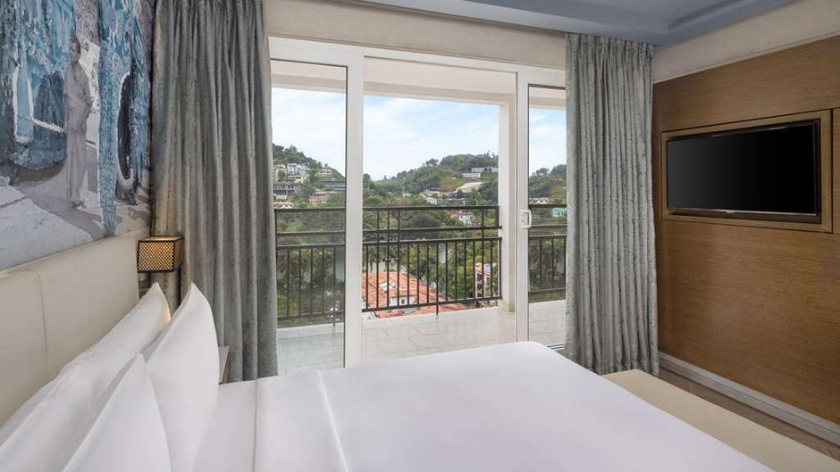 Radisson Hotel Kandy Sri Lanka Suite