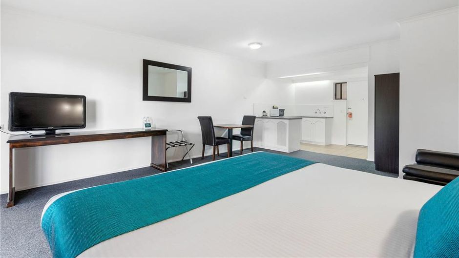 Comfort Inn & Suites Riverland Room