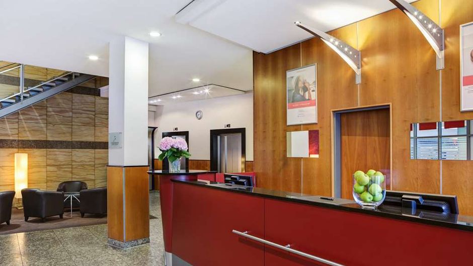 IntercityHotel Berlin Ostbahnhof Lobby