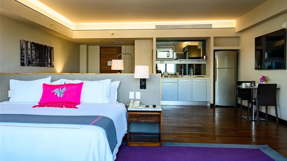 Las Suites Campos Eliseos Room