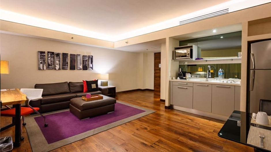 Las Suites Campos Eliseos Room