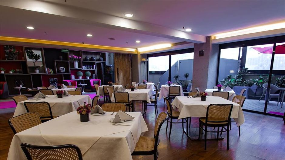 Las Suites Campos Eliseos Restaurant